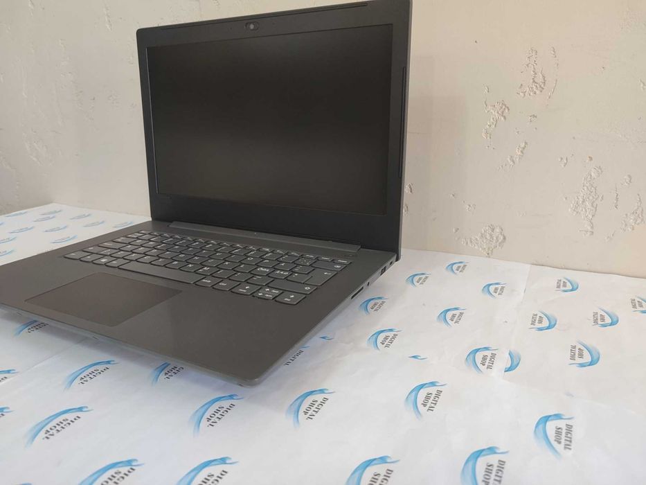 Lenovo V130-14IKB i5 - 7200U, 8GB DDR4, 256GB SSD, 14'' FHD, клас "А"