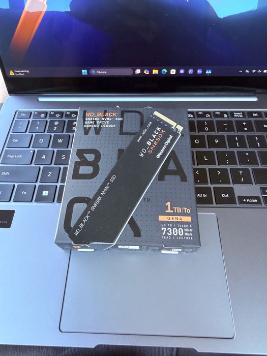 Vand / schimb Laptop Samsung Galaxy Book 4 Pro 1,5Tb ssd nvme intel core ultra 7, ps5 slim pro Touchscreen oled 3k asus rog tuf lenovo strix macbook