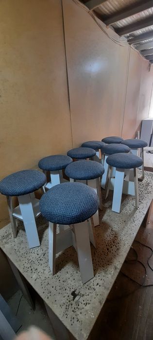 Продам стульев. Мягкие круглые.