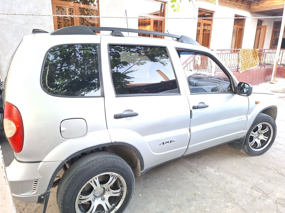 Нива шевролет 2005 йил сотилади