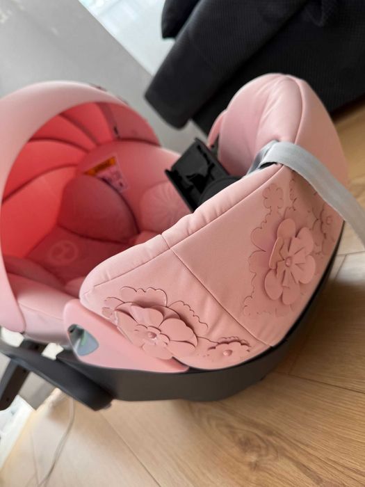 Cybex  Platinum Cloud T i-Size Simply Flowers - Pink   0 - 24  luni  Bebelusi  Scoica Auto