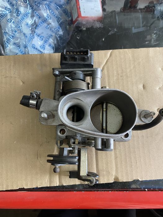 Дроссельная заслонка Ауди 100 с4