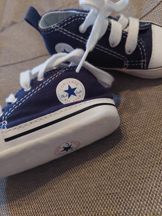 Vând converse bebe