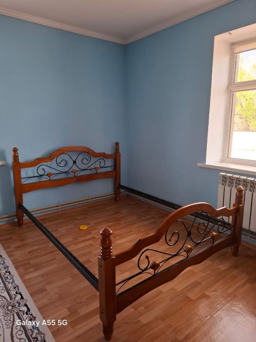 Кровать из массива дерева