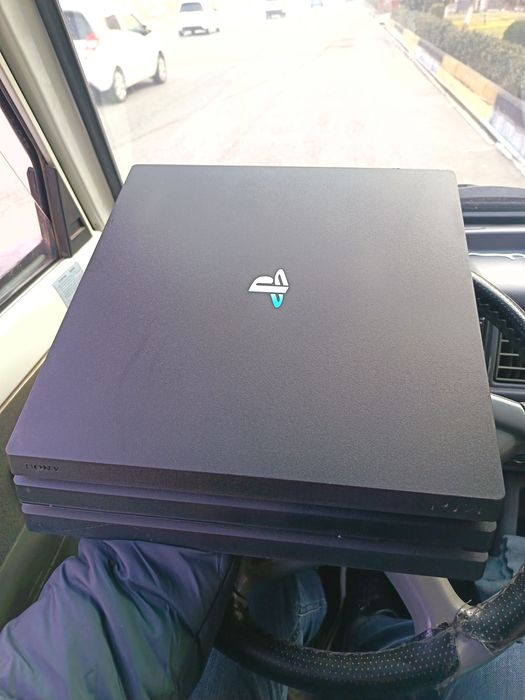 Playstation 4 pro сотилади