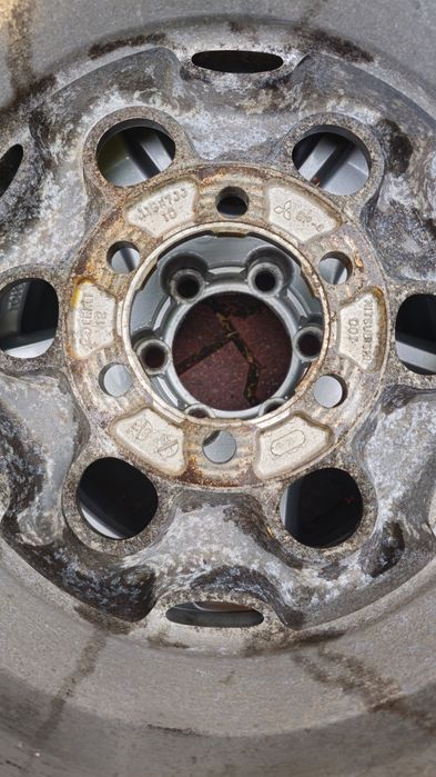 Vând 4 jante originale Toyota + 1 jantă rezervă din aliaj