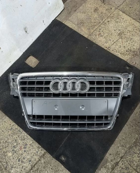 Решетка радиатора Ауди А4 Б8