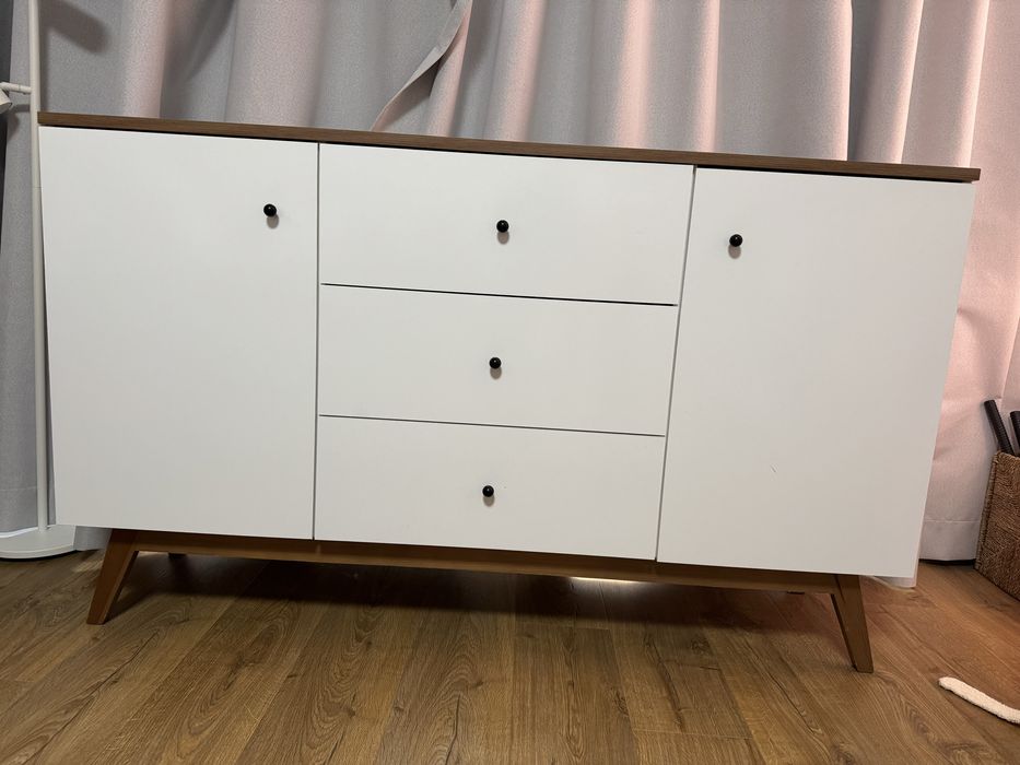 Шкаф / скрин за дрехи