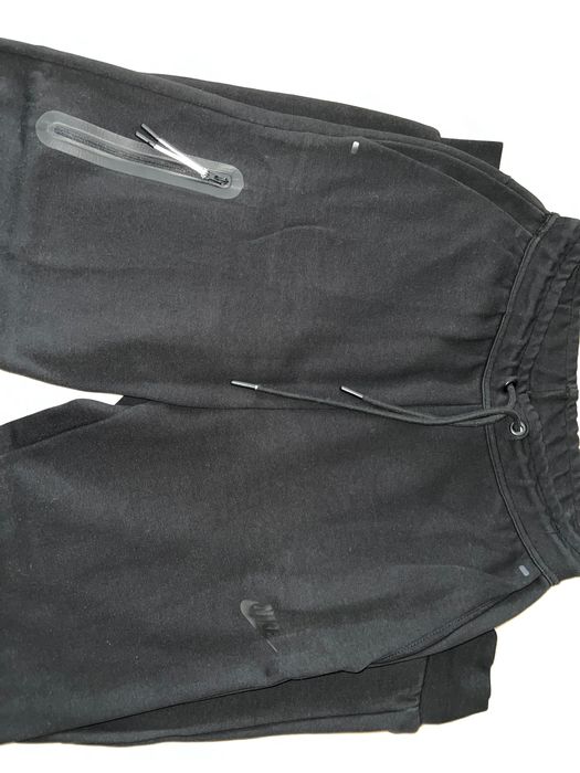 Практически нов спортен екип nike tech fleece