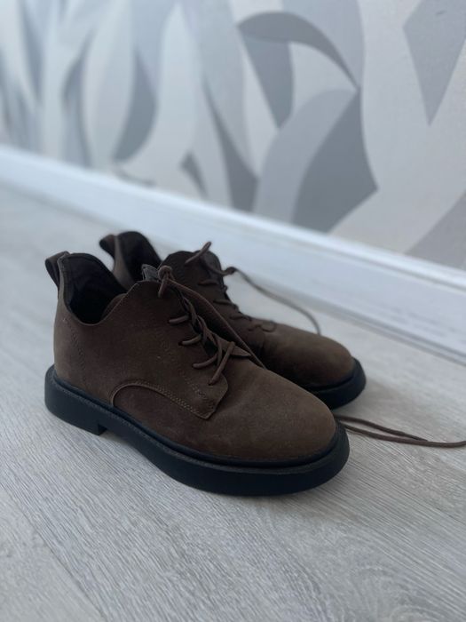 Продам женские ботинки