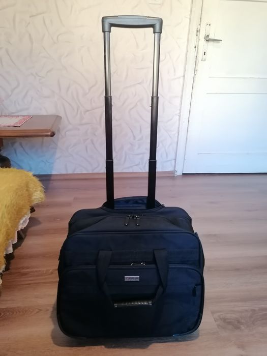 Бизнес чанта за багаж и лаптоп, с колелца и телескопична дръжка