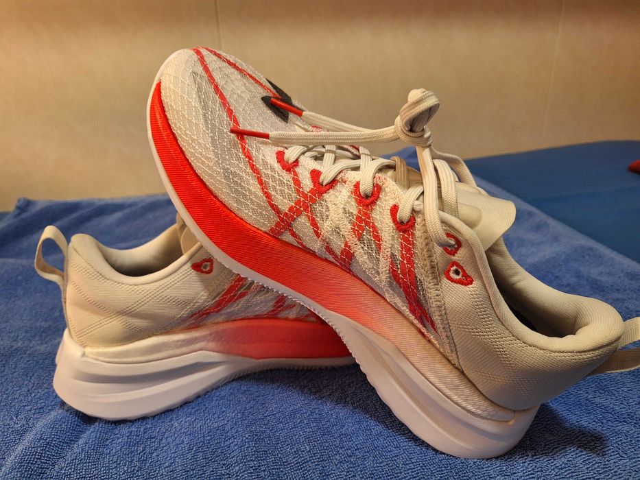 Чисто нови дамски маратонки Under Armour flow