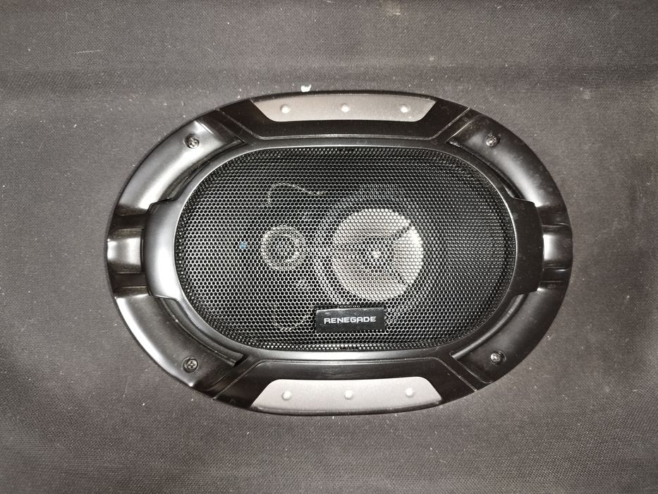 Кора за багажник на BMW E46 compact със супер тонколони