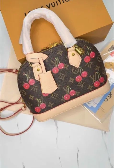 Сумки Louis Vuitton с вишенками