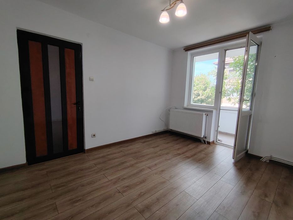 Apartament cu 2 camere de vânzare – zonă ultracentrală, renovat, Drăgășani