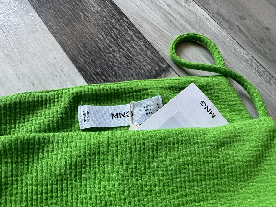 Лятна рокля в цвят лайм