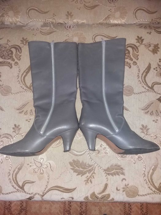 Продам женские сапоги