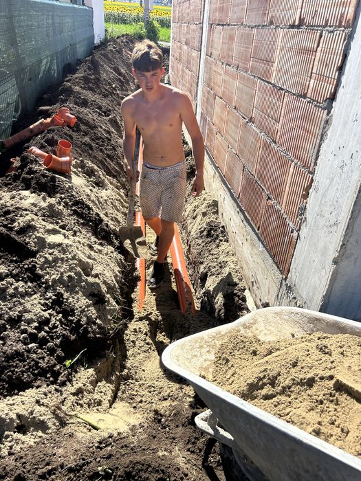 Mini excavator de inchiriat