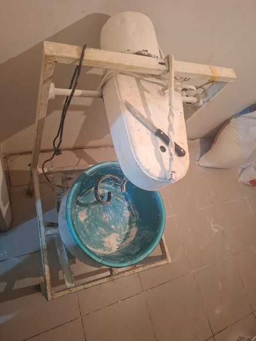 Продам тестомес.