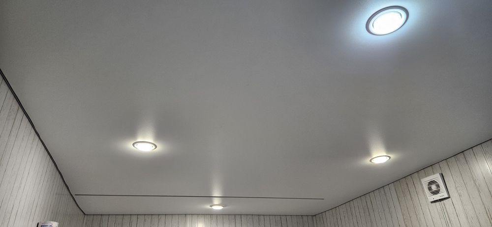 Натяжные потолки Роллшторы