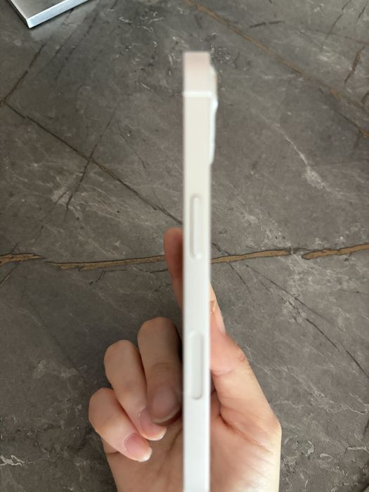 Продам 13 айфон