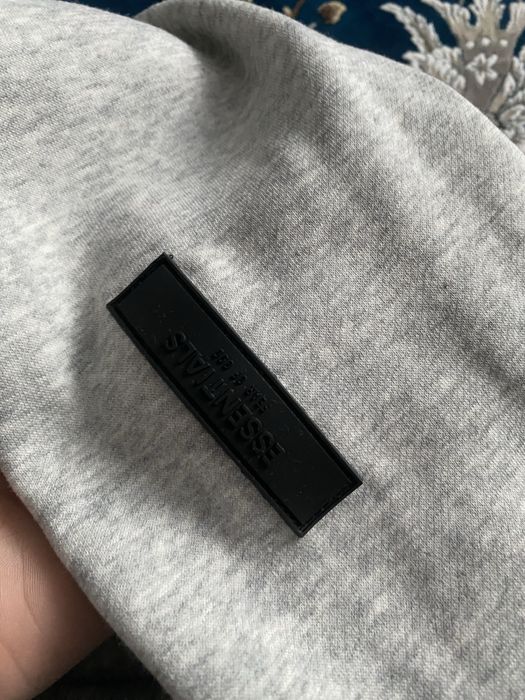 Продою кофту Essentials