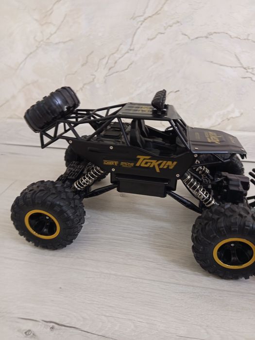 Игрушечная машинка