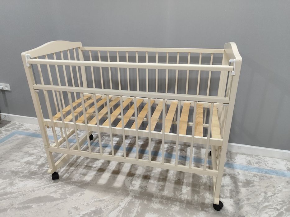 Продам манеж почти новый