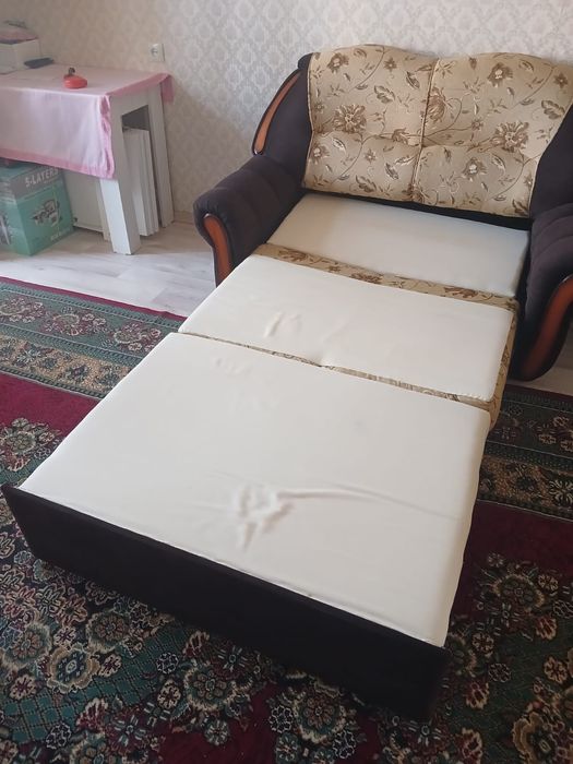 Продам диван раскладной б/у