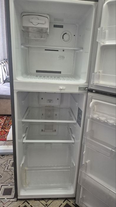 Holodilnik LG srochna sotiladi
