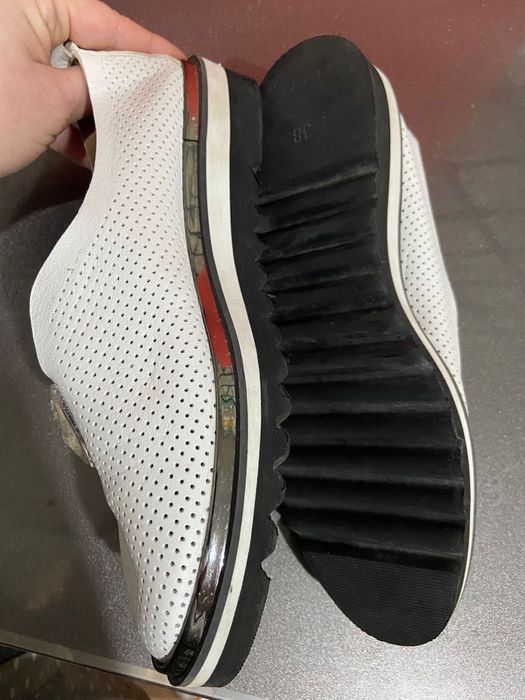 Продам женскую обувь