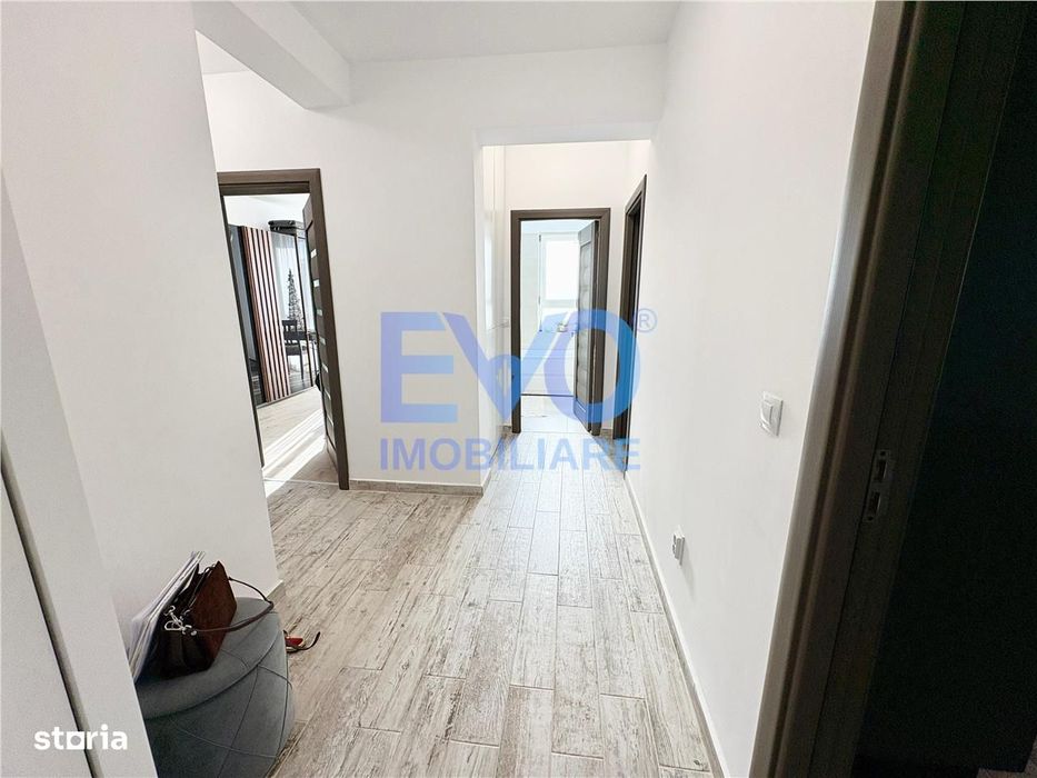 Apartament cu 3 camere, prima inchiriere, geam la baie, zona Rediu