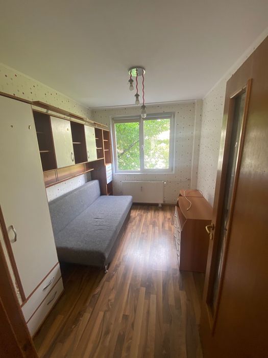 Apartament 4 camere zona 1 Decembrie -strada Fetesti