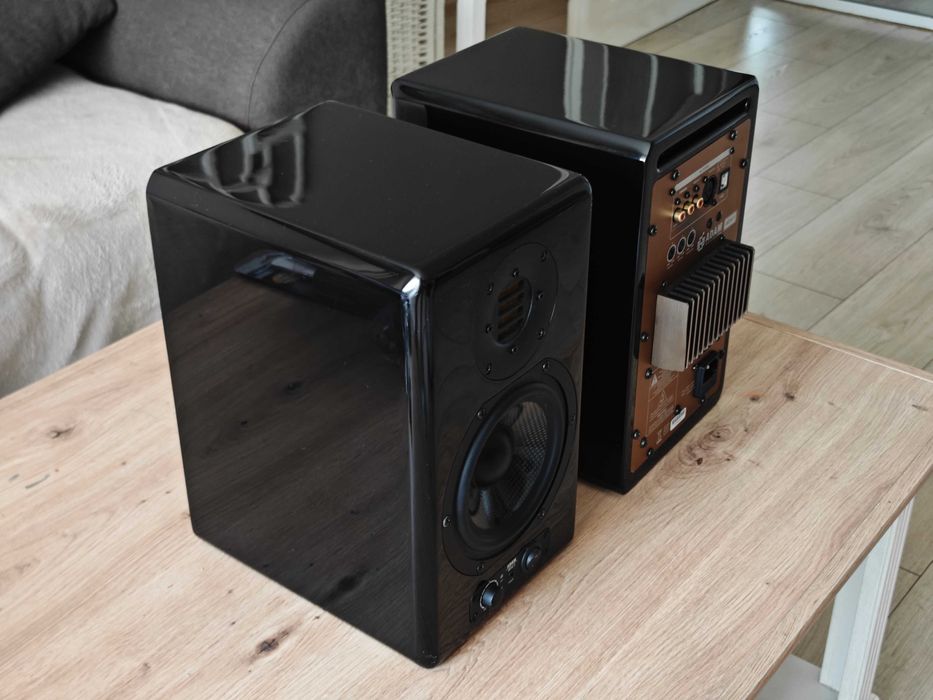 ADAM ARTist 5 активни монитори/тонколони + стойки | USB, XLR, RCA