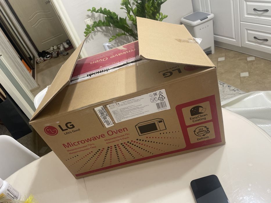 Микроволнова печь LG