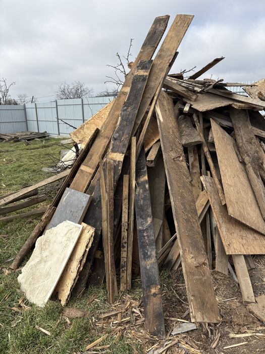 Lemne de foc provenite din demolari com Merei Buzau