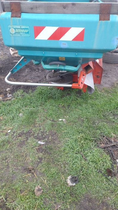 Distribuitor ingrasamant , meau Sulky x36 an 2009 capacitate 2 tone