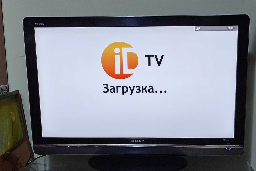 LЕD телевизор Sharp LC-40 L550M + Стеклянная подставка под телевизор