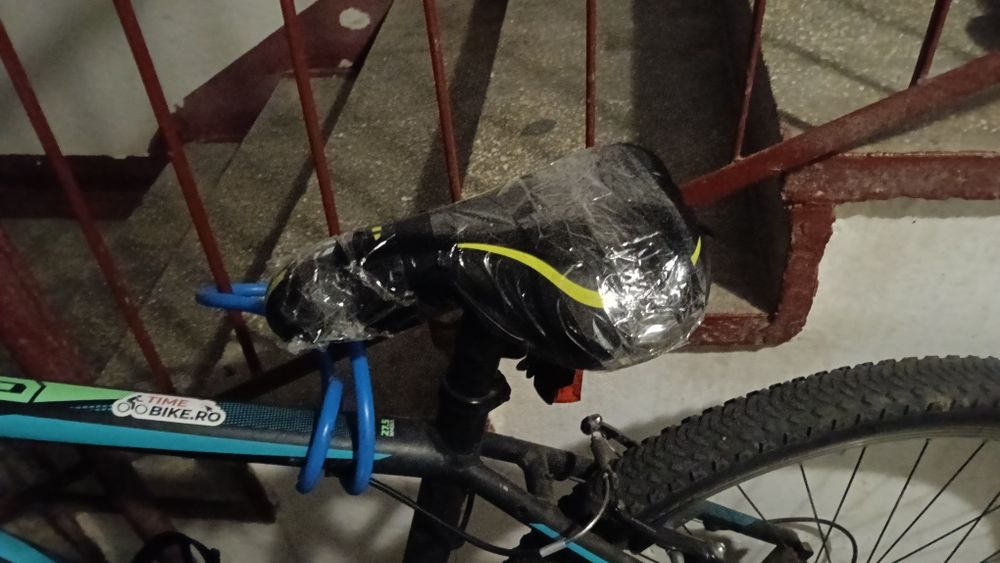 Vând bicicletă MTB Cross  în stare bună cu roți de 27.5 cu frâne pe saboți
