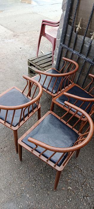 Scaune de metal 100 lei bucata