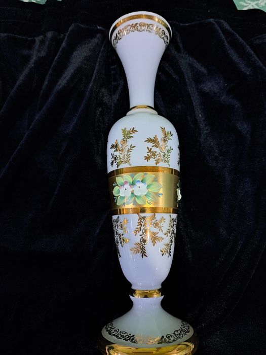 Продаю изысканную вазу ручной работы 1975 года