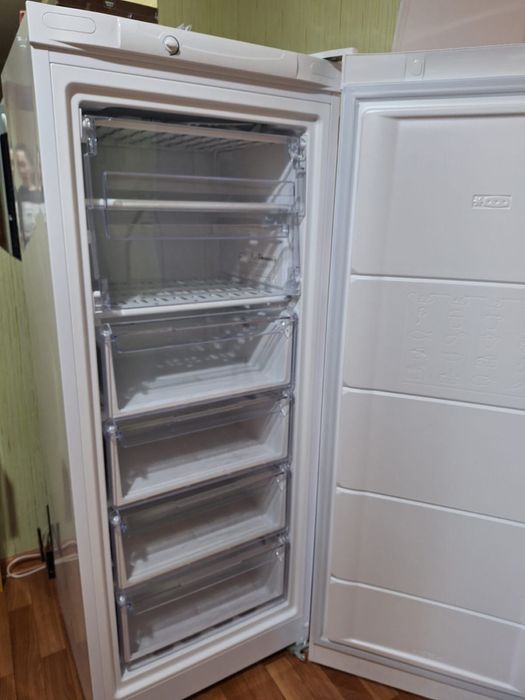 Морозильник Indesit в отличном состоянии