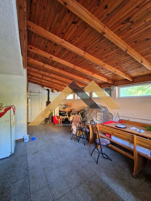 Къща със заведение за бързо хранене в гр.Перник, кв.Църква