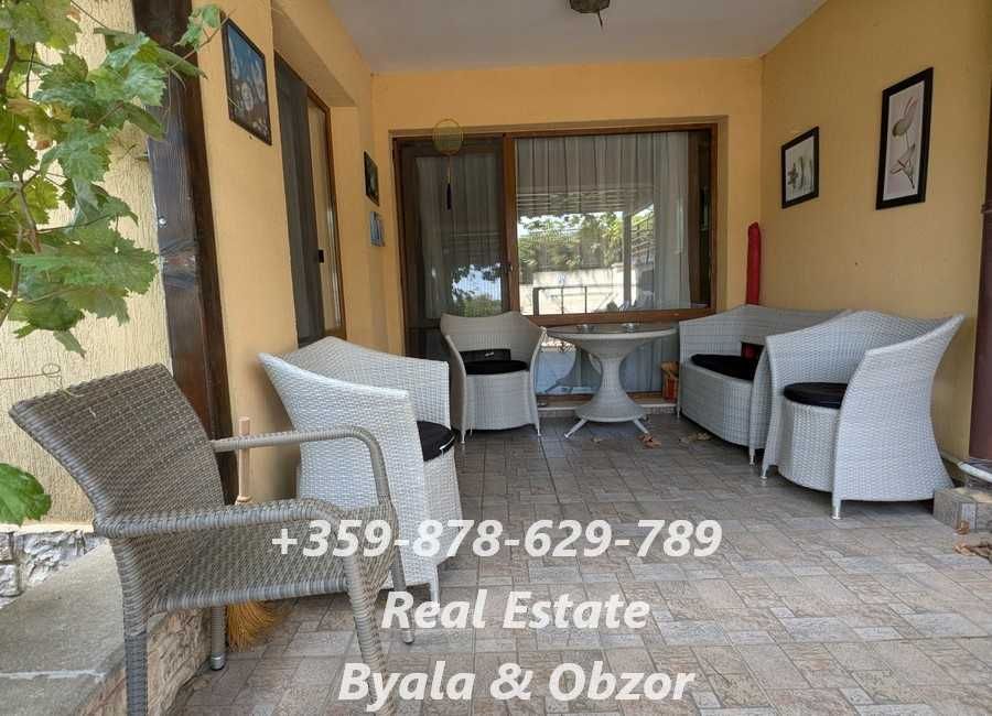 Просторен тристаен апартамент с голяма тераса