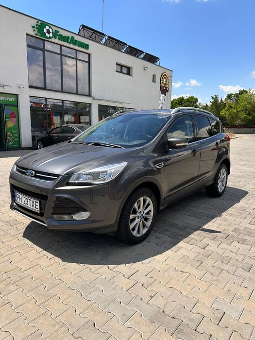Proprietar vând Ford kuga an fabricație 2015 motor 2000 cmc 150 cp.