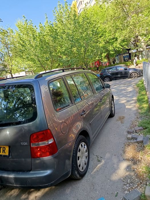 Volkswagen Touran Mașină De Vânzare