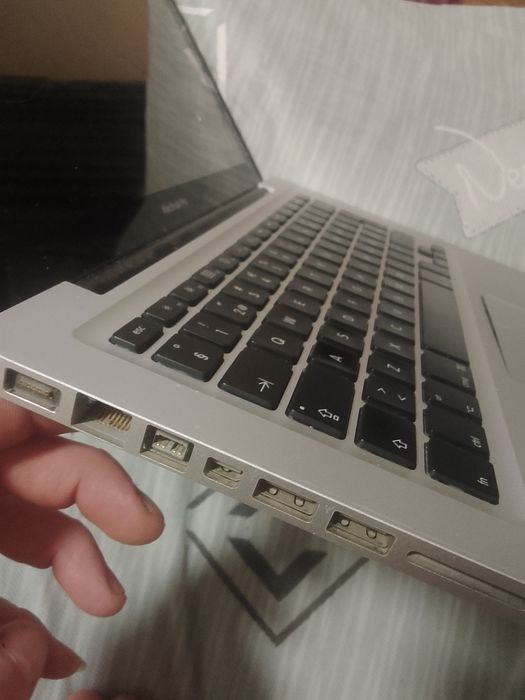 Продам ноутбук MacBook pro на запчасти