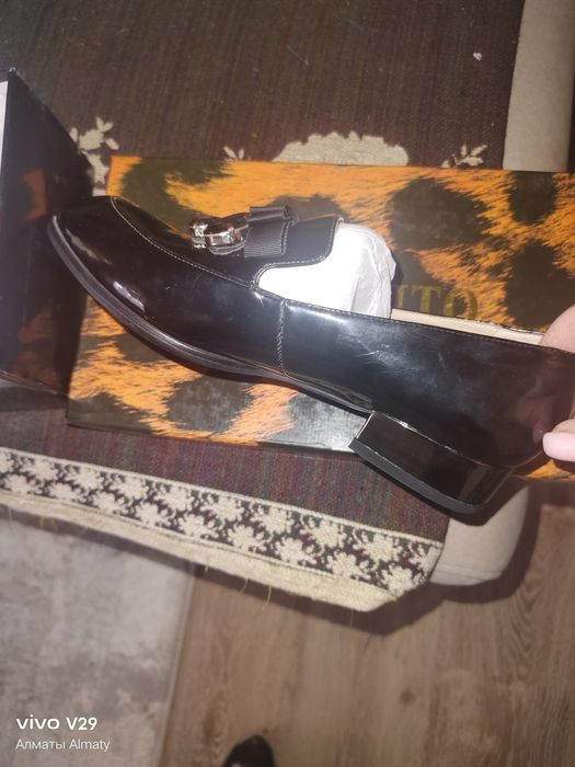 Продам женские лоферы туфли