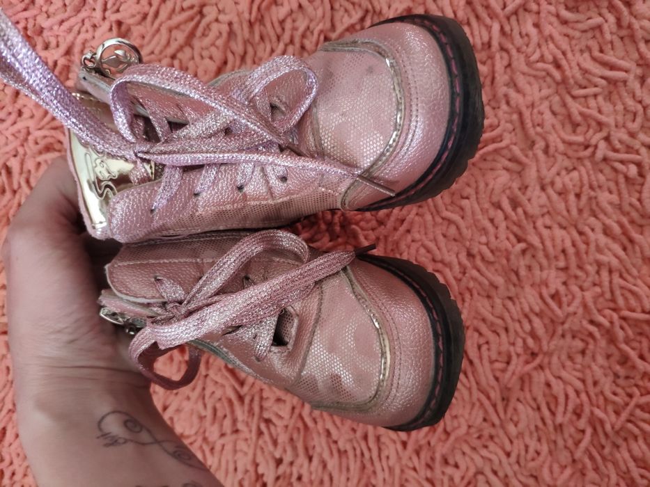 Детская куртка+ ботинки+шапка+перчатки!