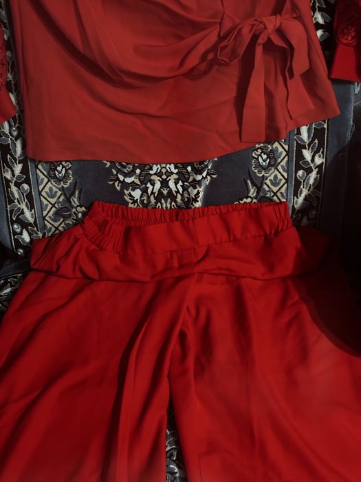 Красный костюм новый